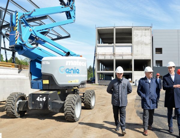 Félidőben az Atlétikai Centrum kivitelezése, jól haladnak az egyedülálló sportkomplexumnál