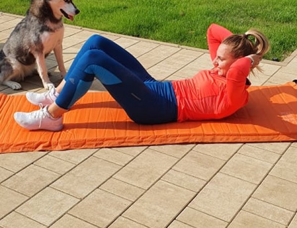 Edzés a szabadban - Szurovcsják Ivett saját eszközökkel dolgozik