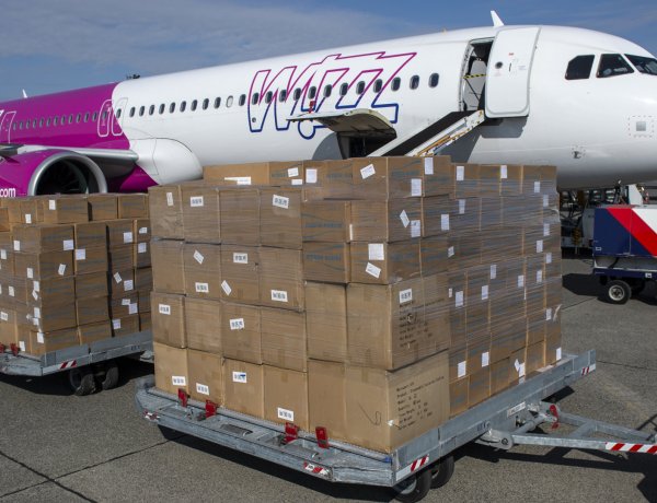 A Magyarország-Kína légihíd egy napra sem áll le, vasárnap újabb szállítmányokat várnak