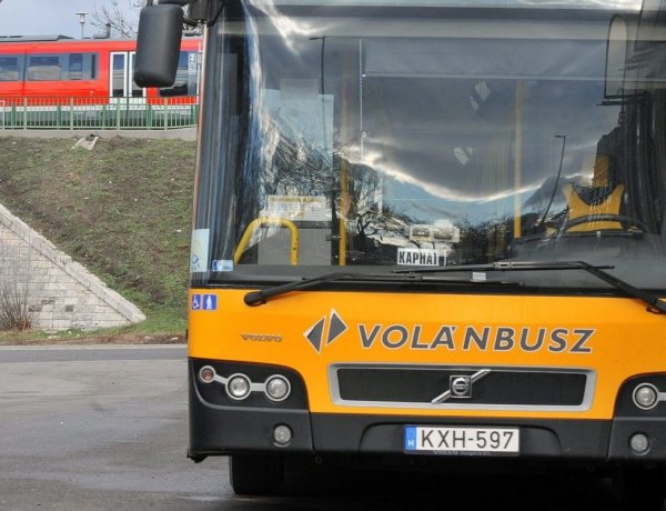 Hétfőtől vidéken kötelező a szájmaszk viselése a Volánbuszokon