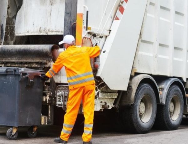 Feltöltötte a szemétszállítók létszámát a vírus - Hosszabb ideje kerestek hulladékrakodót