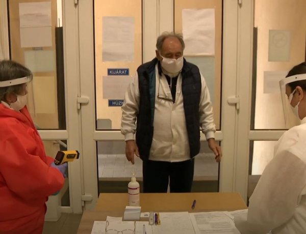 Továbbra is a telefonos konzultáció az első az egészségügyi alapellátásban