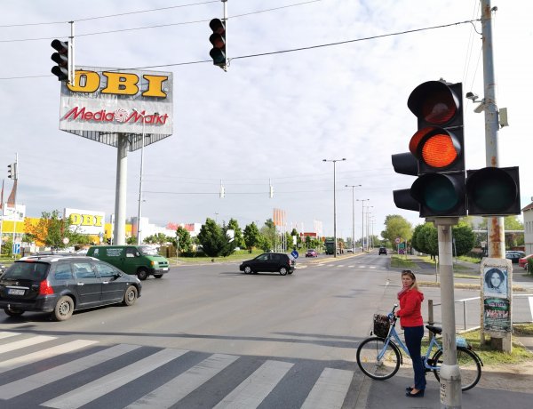 Már működnek a lámpák - A László utcai baleset után cserélni kellett a jelzőberendezést