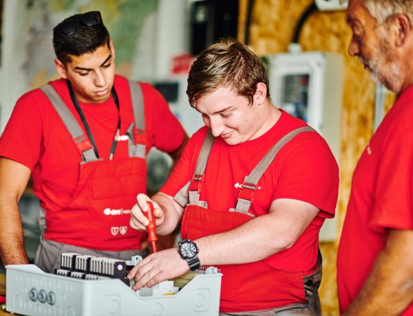 Sikeres tanévet zárhatnak az E.ON duális képzéseiben részt vevő diákok