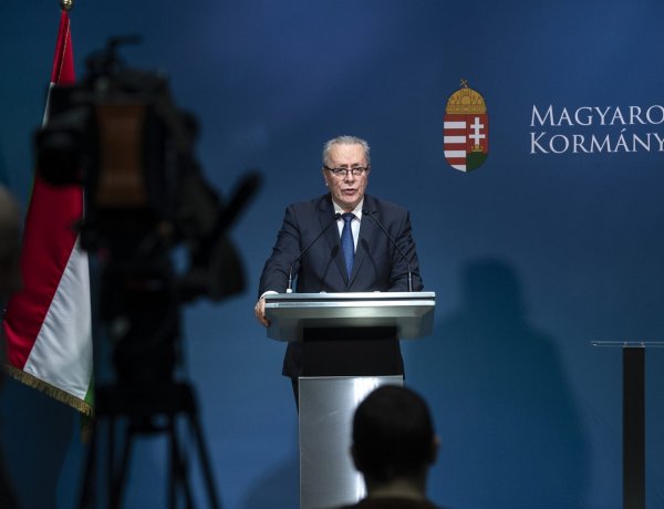 Emlékérmékkel fejezi ki tiszteletét a járvány hőseinek a Magyar Nemzeti Bank