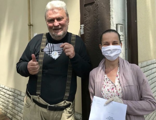 Kuthy Patrícia és Illyés Ákos már útra keltek a Móricz Zsigmond Színház védőmaszkjaival