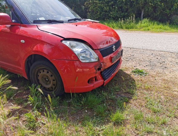 Elmulasztotta az elsőbbségadást, neki ment a szabályosan közlekedő autónak