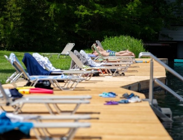 A strandokon csak a kültéri medencéket lehet használni       
