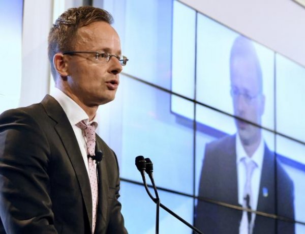 A határokon alkalmazott korlátozások lehetséges enyhítéséről egyeztetett Szijjártó Péter