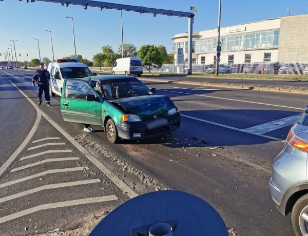 Ráfutásos baleset a 4-es főúton –Forgalmas útszakaszon ütköztek