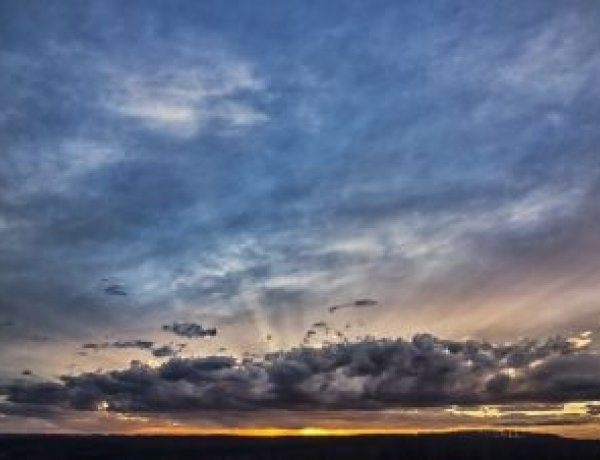 Napsütésre, esőre és hajnali fagyra is számíthatunk a hétvégén