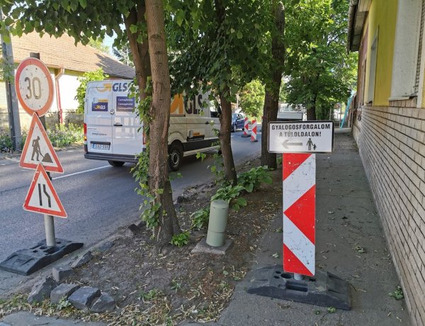 Felújítási munkálatok a Derkovits utcán – Fokozott figyelemmel közlekedjenek!