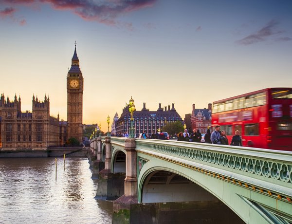 Karanténba kell vonulniuk a Nagy-Britanniába érkezőknek     