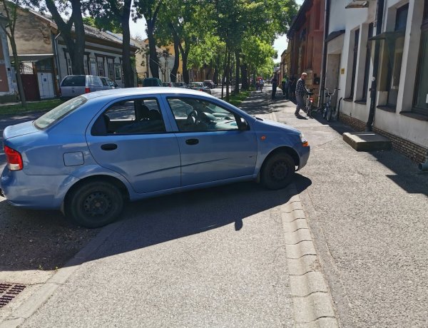 Továbbra is ingyenes a parkolás – A szabályokról azonban így se feledkezzünk meg!