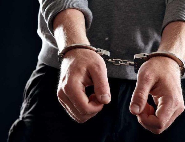 Ittasan elütötte a kerékpározót és az út szélén hagyta  – Letartóztatta a bíróság a sofőrt