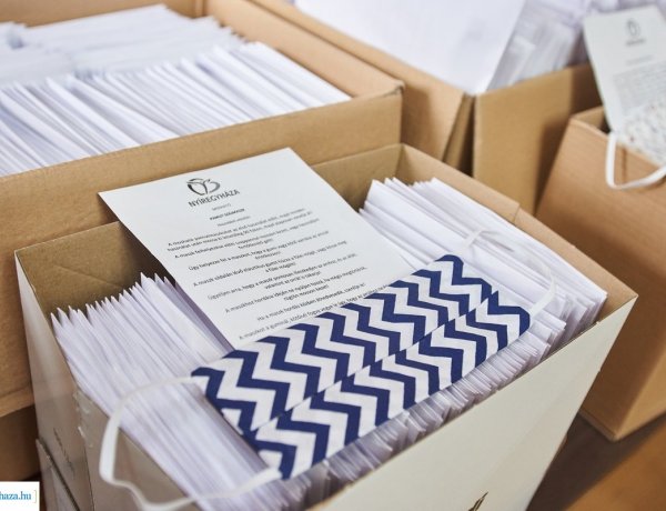 Arcmaszkot kaptak a 65 év feletti nyíregyháziak egészségük védelme érdekében