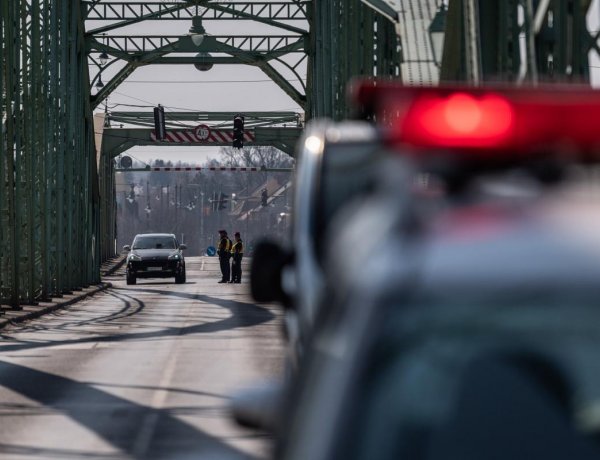 Szlovákia oda-vissza átengedi területén a magyarokat és a cseheket