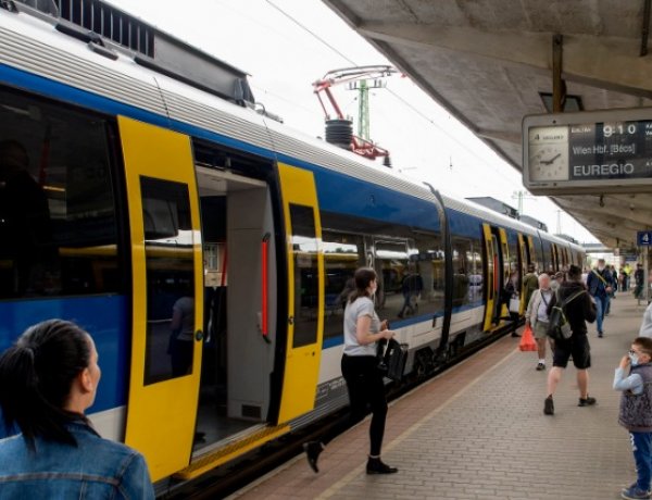 Változik a vasúti közlekedés a hosszú hétvégén, mutatjuk a részleteket