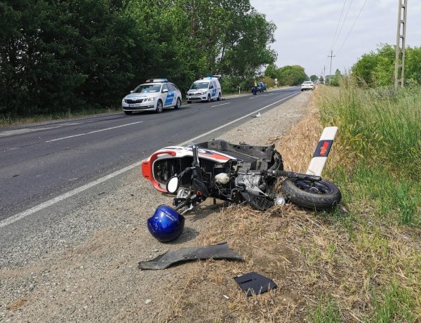 Friss! Tragédia is történhetett volna – Súlyos motoros baleset a 41-es főúton