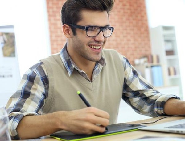 Már okostelefonról is lehet számlát kiállítani ingyenesen és néhány kattintással