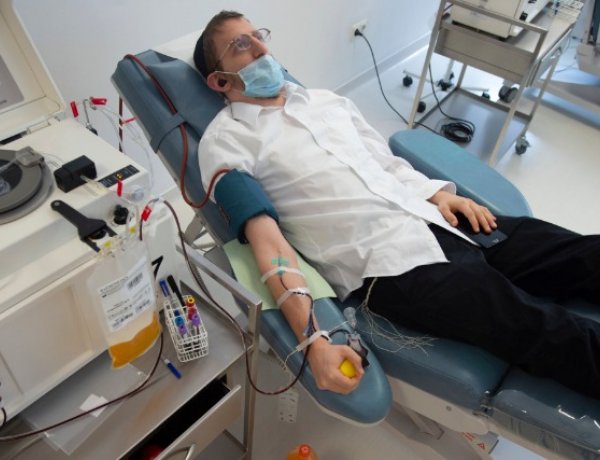 Négyen kapnak vérplazmakezelést Magyarországon - Egyelőre kísérleti szakaszban van