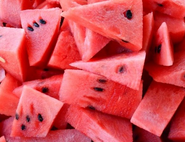 Még nincs szezon, de már megjelentek a dinnyeárusok az utak mentén!