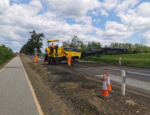 Aszfaltmarás - A 38-as számú főúton útépítés miatt forgalomkorlátozás van