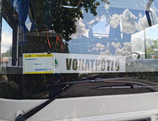 Vonatpótló buszok - Autóbusszal lehet csak utazni Szerencs irányába