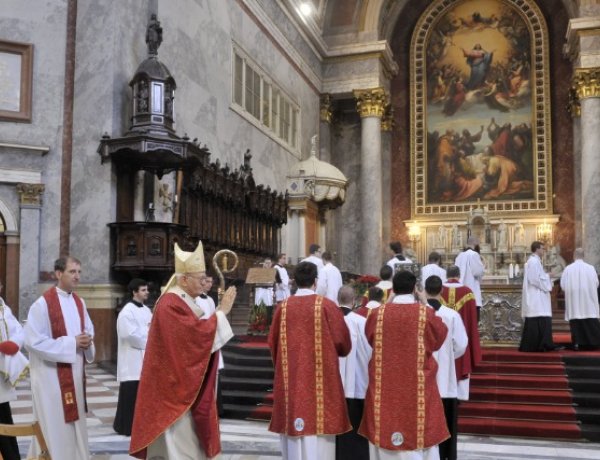Június 14-től ismét kötelező a katolikusoknak a vasárnapi szentmise