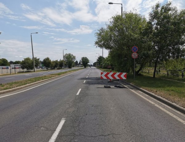 Útszűkület és sebességkorlátozás – Munkálatokat végeznek a 41-es főútvonalon
