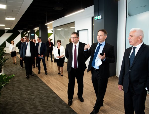 Több tízezer hívást kezelt a Cofidis budapesti és új nyíregyházi ügyfélszolgálata