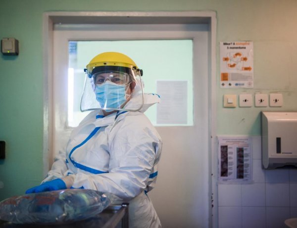 Július 1-jével kapják meg 500 ezer forintos juttatásukat az egészségügyi dolgozók