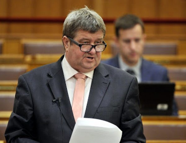 Tállai: illetékmentes lehet a testvérek közötti vagyonmozgás