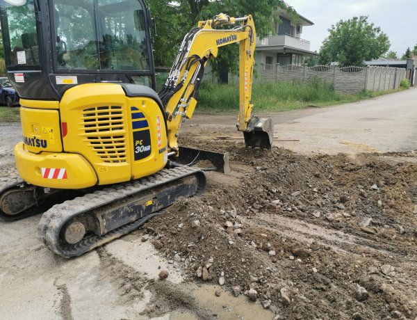 Forgalomkorlátozás a Csemete utcán - A héten is dolgoznak a munkagépek