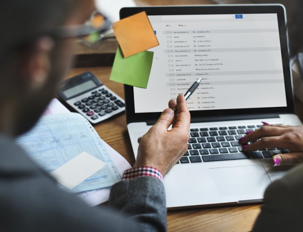 Hamarosan minden cégek közötti számlát látni fog az adóhivatal