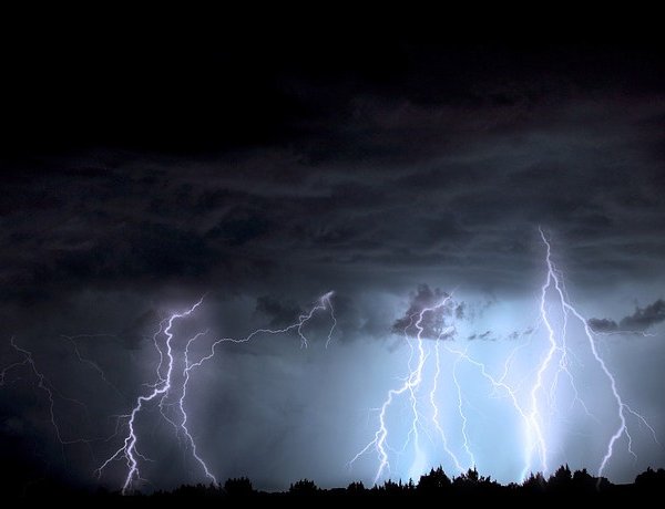 Zivatarokra és felhőszakadásra adtak ki másodfokú figyelmeztetést