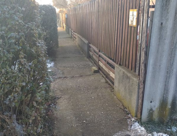 Folyamatosan igényelhetnek ingyen járdalapot és kavicsot a városlakók