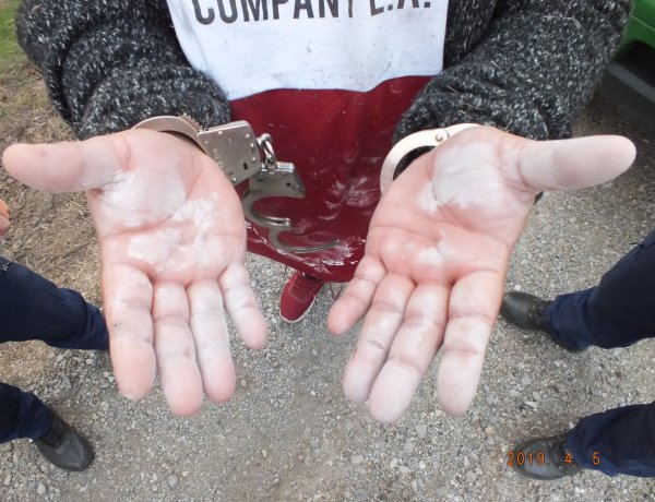 Vádemelés a kábítószerrel kereskedő család tagjai ellen - Hónapokig árultak drogot