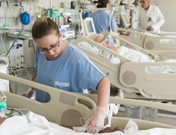 Az egészségügyi szolgáltatók készítik elő az 500 ezer forint egyszeri juttatás kifizetését