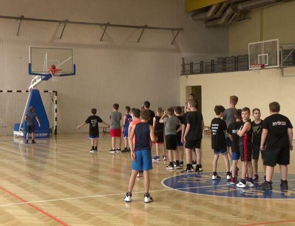 Egy olyan közösség a cél, ahol jól érzik magukat a gyerekek - Elindult a NYÍKSE kosártábor