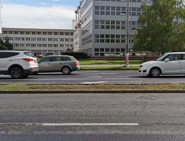 Baleset a Vay Ádám körúton - Sávváltás közben ütközött két autó