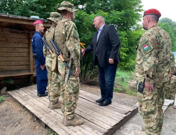 Németh Szilárd: továbbra is fenn kell tartani a járványügyi készültséget a határokon