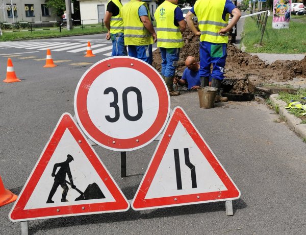 Csőtörés a Korányinál - Már dolgoznak a szakemberek a hiba elhárításán
