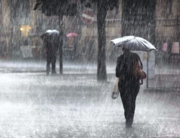 Marad a felhős, esős idő a hétvégén is - Figyelmeztető előrejelzést adott ki az OMSZ 