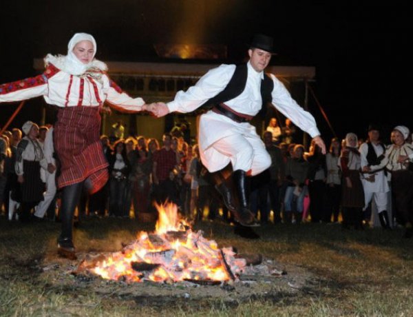 Szent Iván-éj a Sóstói Múzeumfaluban - Újra randevúzhatnak a a szerelmespárok