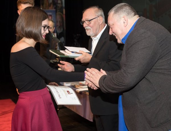 Rekordszámú nevezés és továbbjutók az V. Nemzeti VERSenyen  