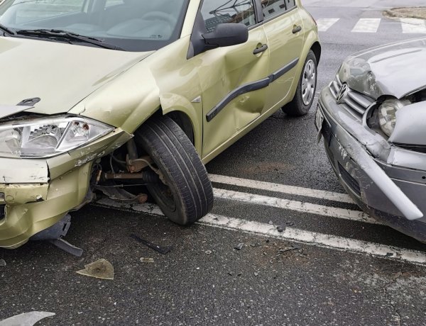 Közlekedési baleset történt szombaton délelőtt a Hunyadi utcán