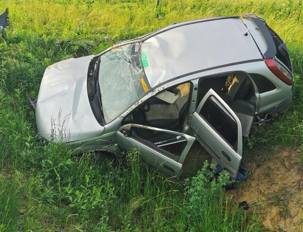 Baleset az elkerülő úton - Az út menti árokba repült egy autó
