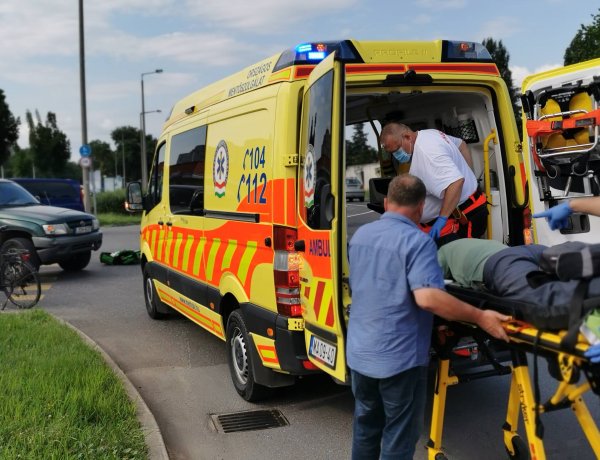 Megsérült a kerékpáros - Baleset történt a Korányi-Garibaldi kereszteződésnél