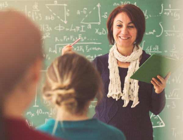 Még a nyári szünetben megérkezik a pedagógusok emelt fizetése